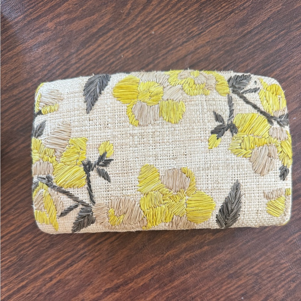 Patterned clutch